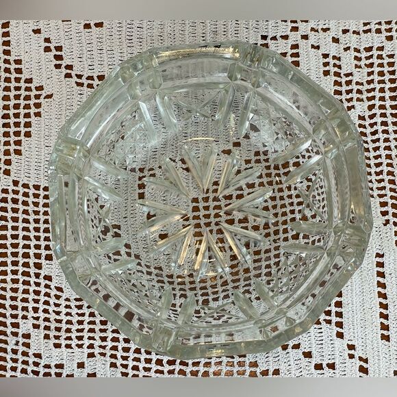 Vintage round glass cigarettes ashtray || Vintage Crystal cut style ashtray - Picture 11 of 13